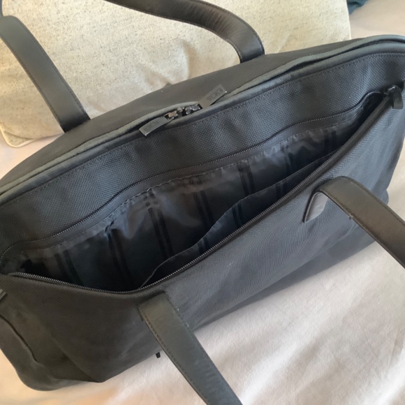 Tumi Weekender Tote Black Ballistic Nylon and Leather handles - Picture 4 of 10